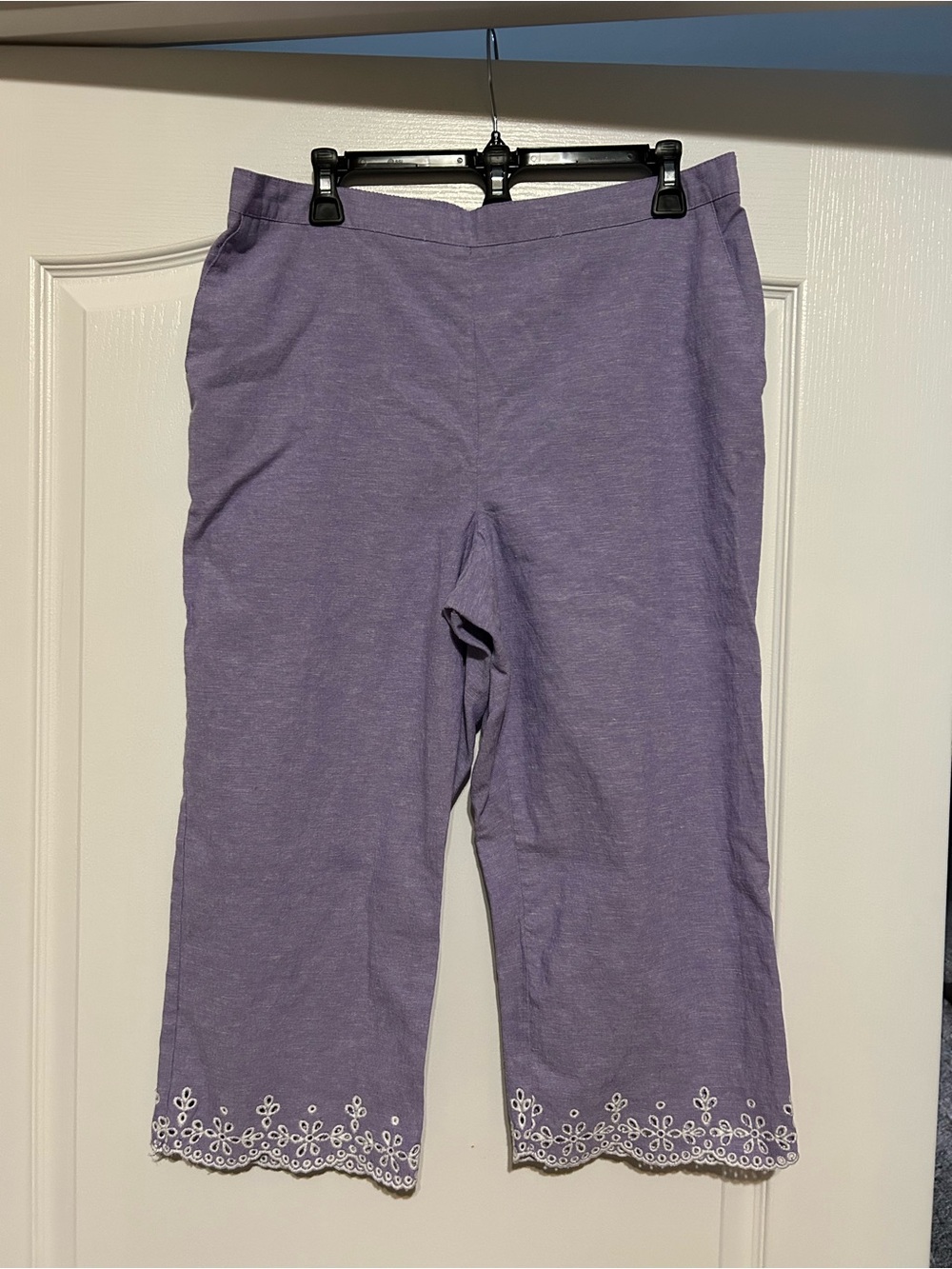 Alfred Dunner Purple Eyelet Hem Women’s Capri Shorts